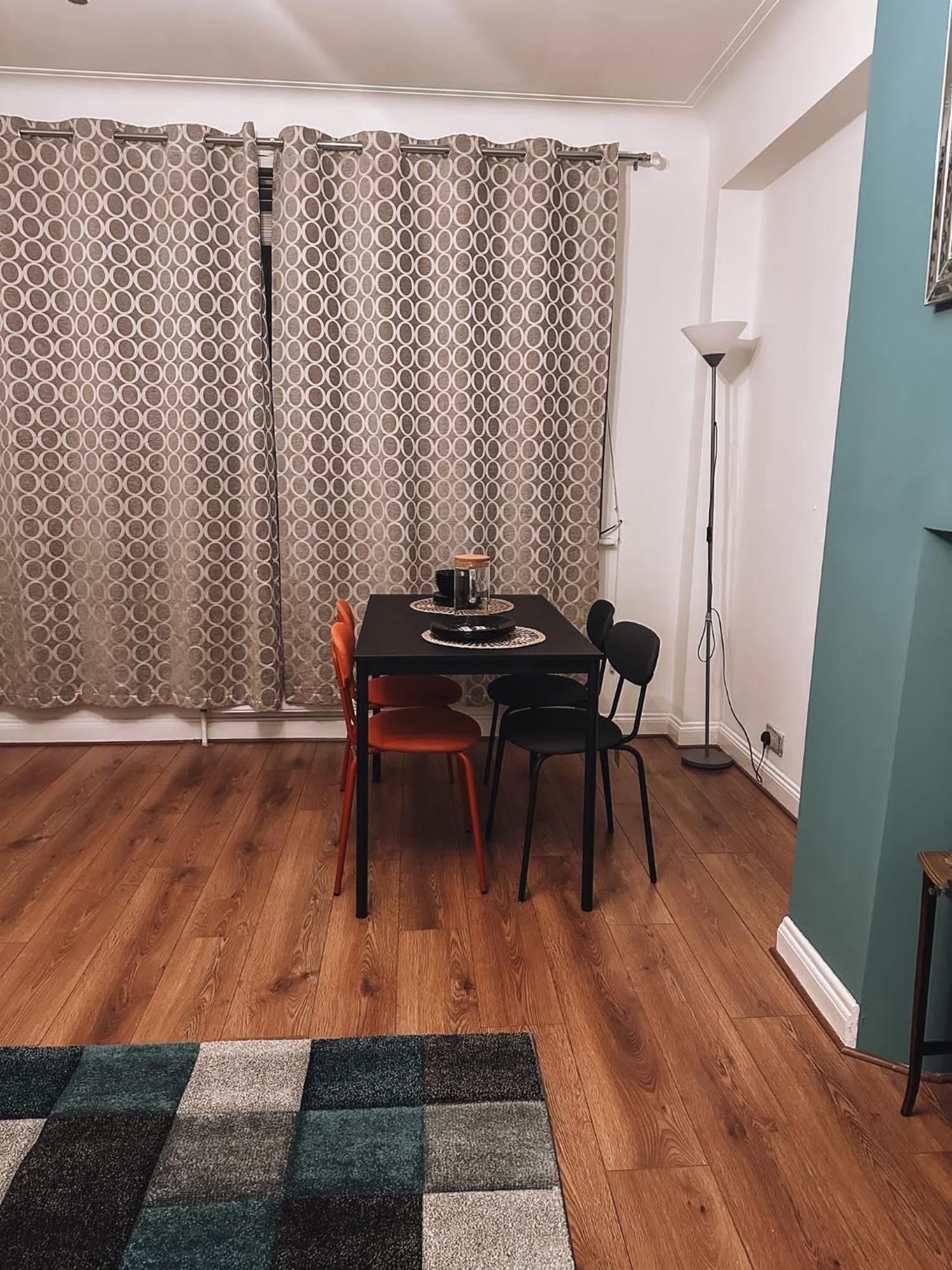 Cosy 2 Bedroom Apartment In Swiss Cottage. Λονδίνο Εξωτερικό φωτογραφία
