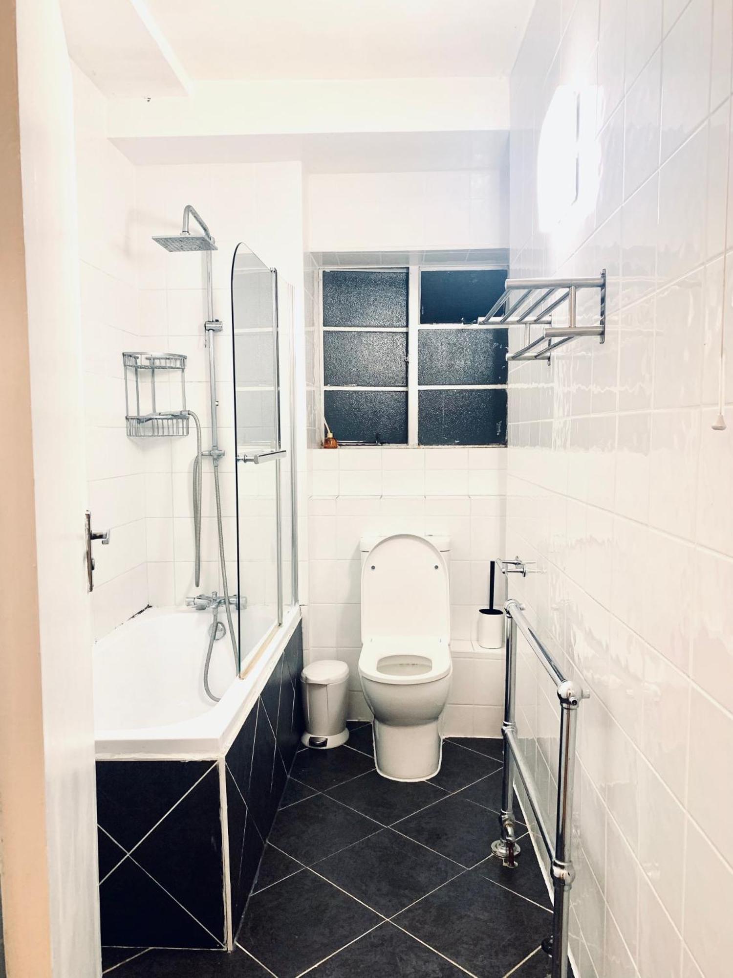 Cosy 2 Bedroom Apartment In Swiss Cottage. Λονδίνο Εξωτερικό φωτογραφία
