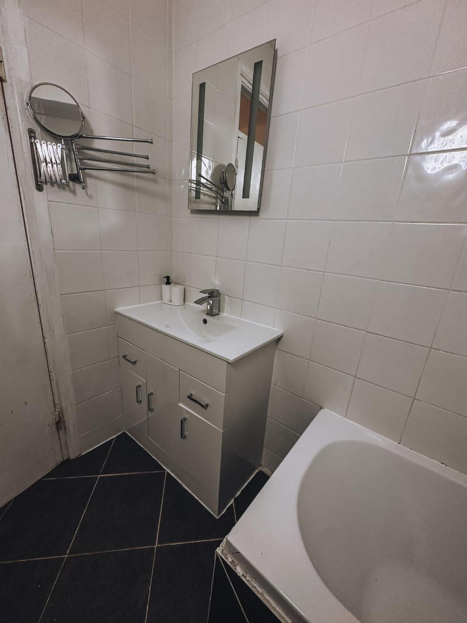 Cosy 2 Bedroom Apartment In Swiss Cottage. Λονδίνο Εξωτερικό φωτογραφία