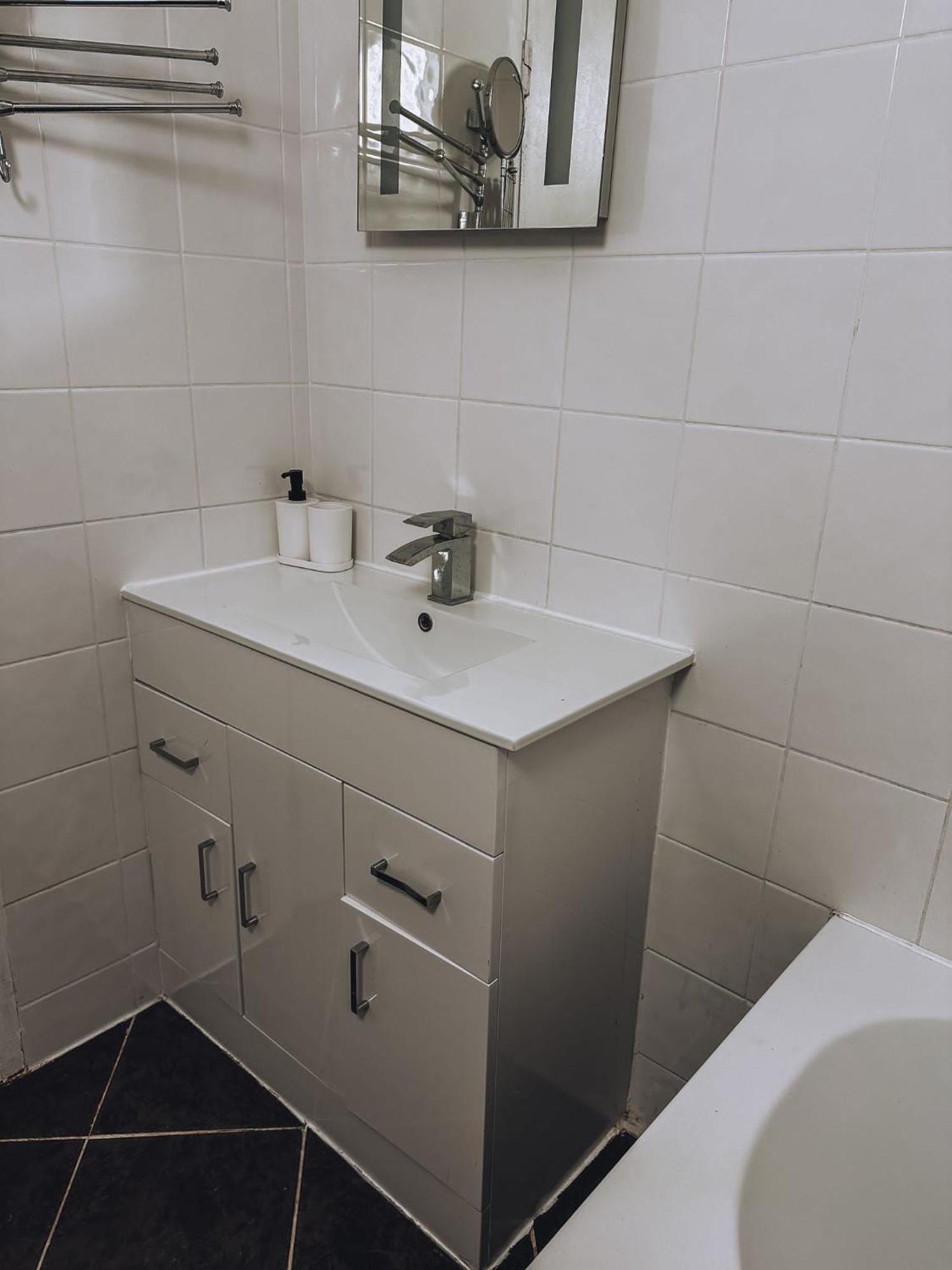 Cosy 2 Bedroom Apartment In Swiss Cottage. Λονδίνο Εξωτερικό φωτογραφία